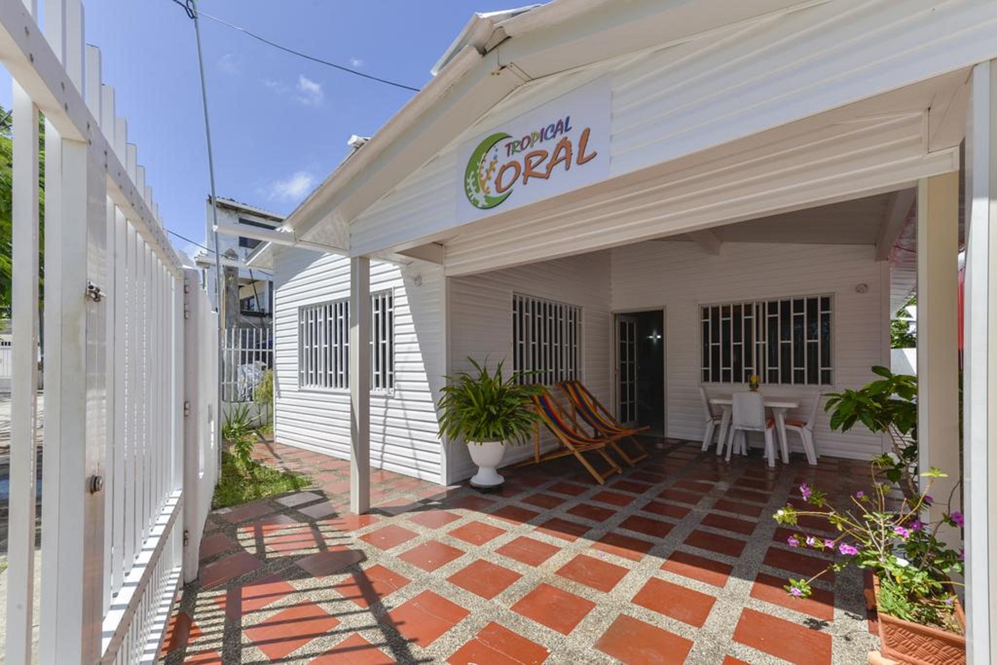Vista Exterior Tropical Coral
