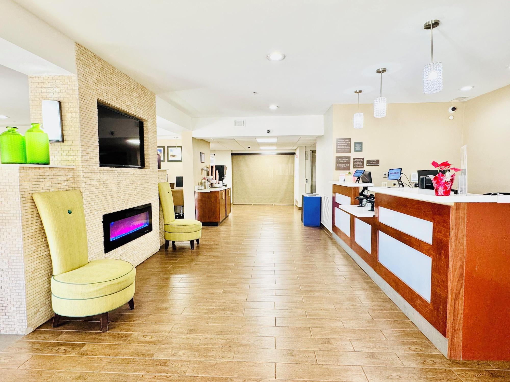 Vista Lobby Comfort Inn & Suites Montgomery East Carmichael Rd