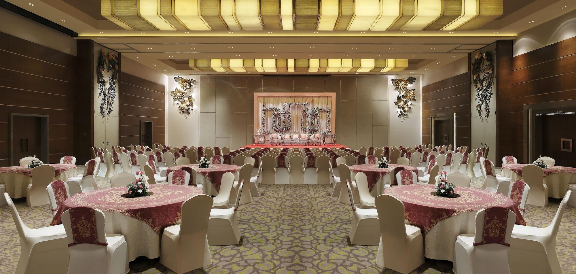 Vista Lobby Grand Mercure Vadodara Surya Palace Hotel