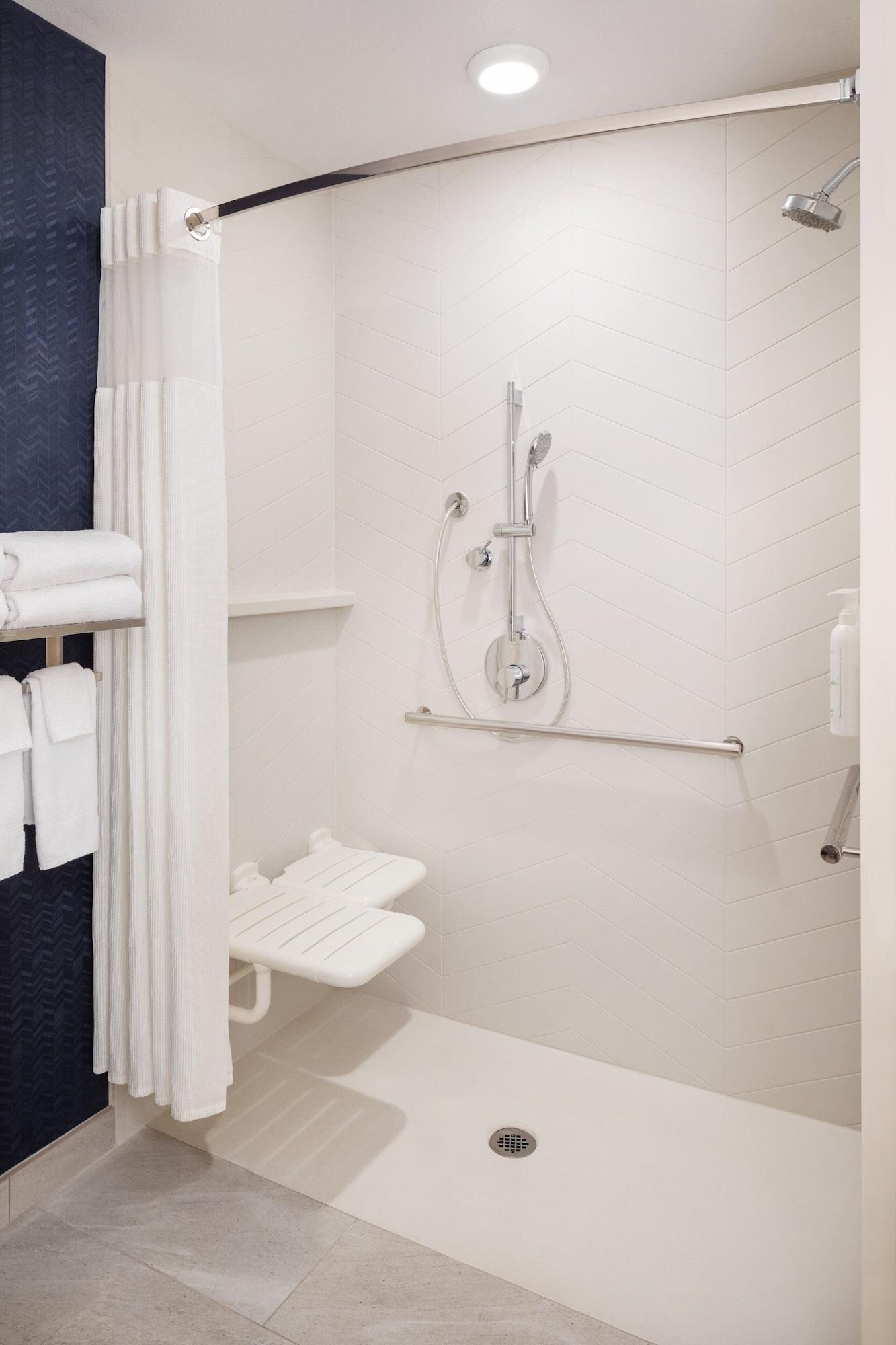 Equipamiento de Habitación Fairfield Inn & Suites by Marriott Fresno North/Shaw Avenue