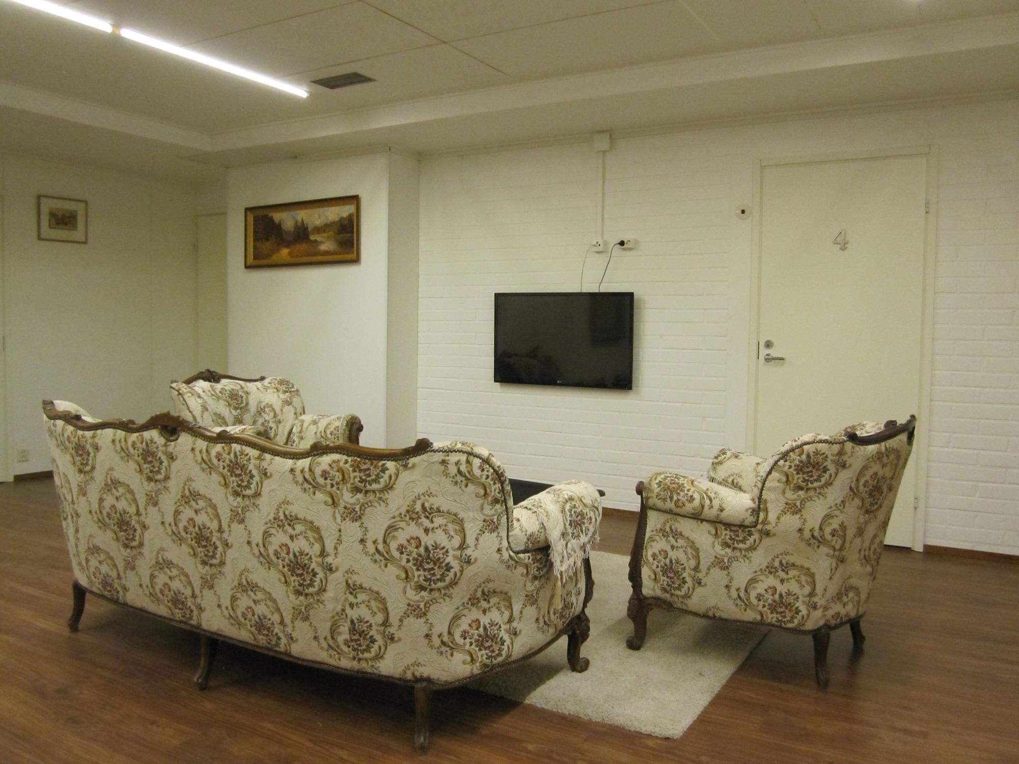 Vista Lobby Finn Rooms
