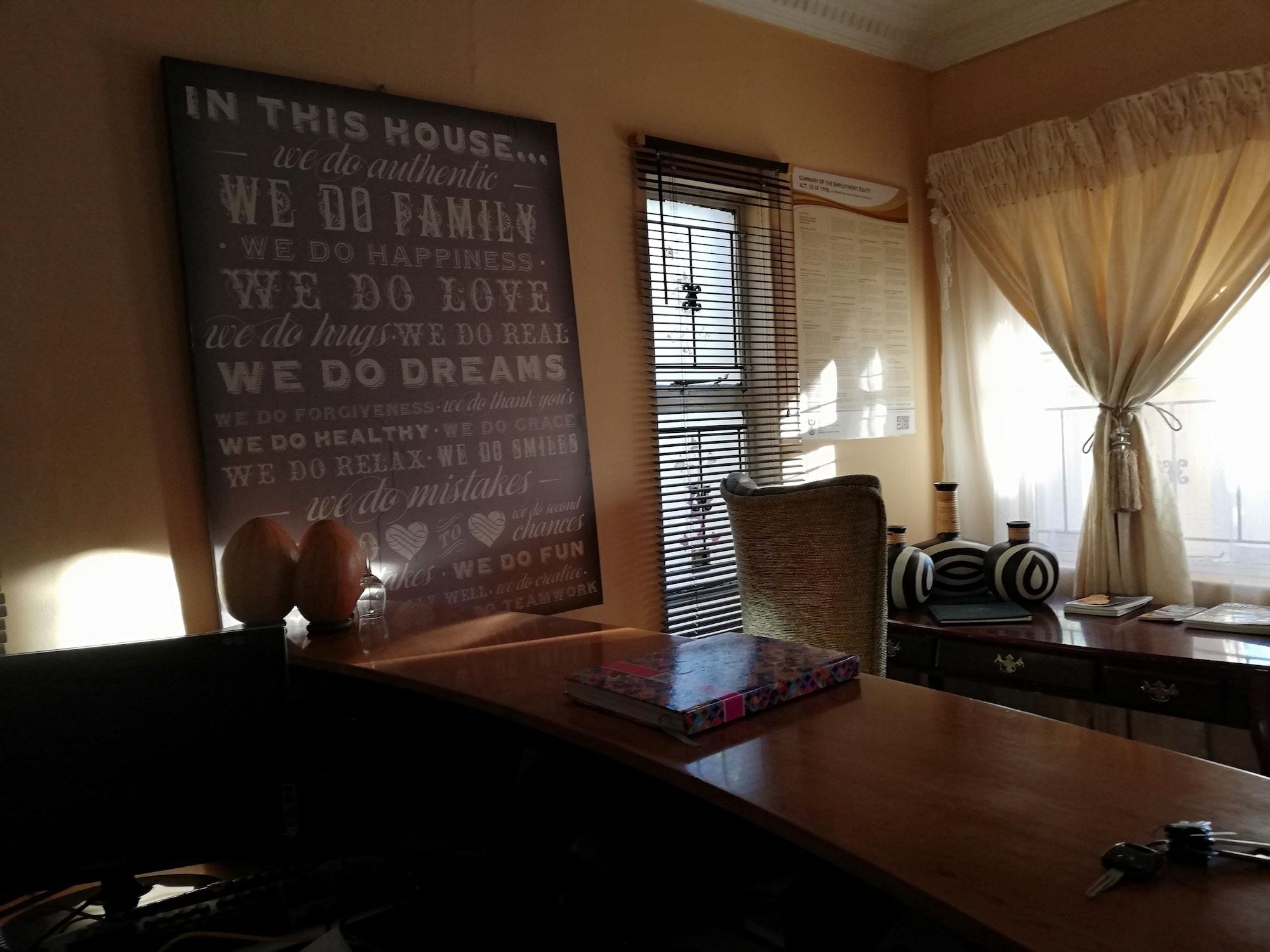 Varios Sentlhaga Guest House