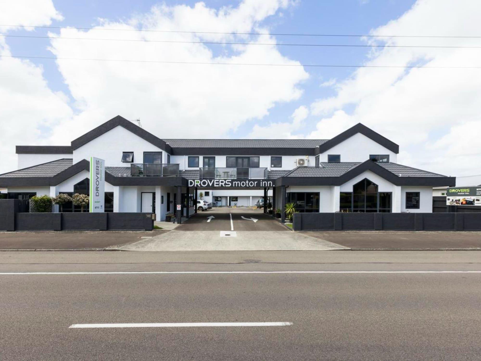 Varios Drovers Motor Inn