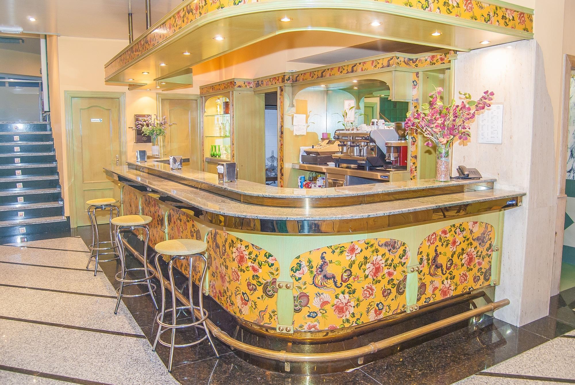 Bar/Salón Hotel Ana María