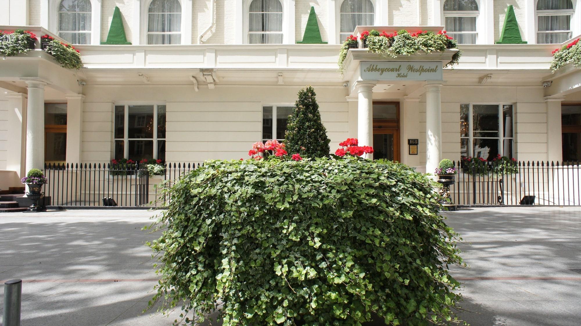 Varios Westpoint Hotel