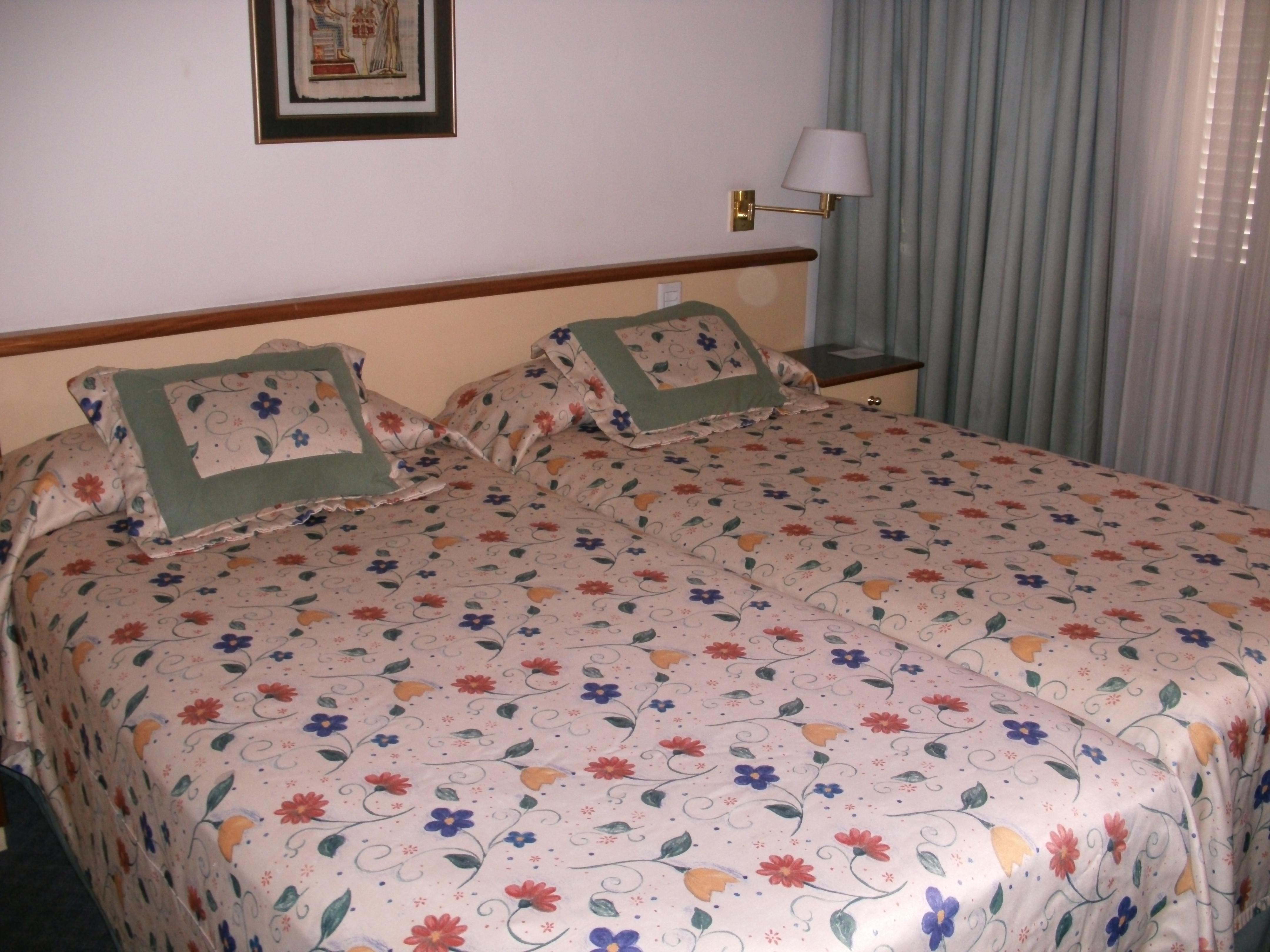 Guest room Hotel Cervantes