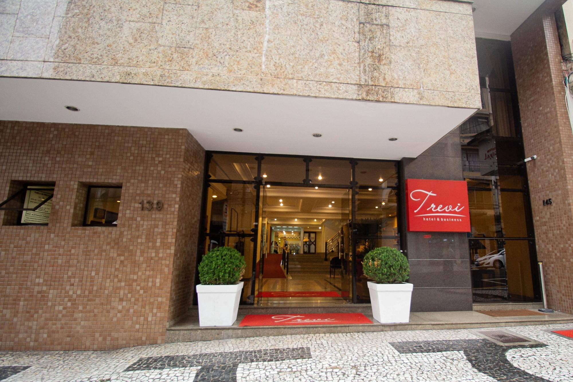 Vista Exterior Trevi Hotel & Business