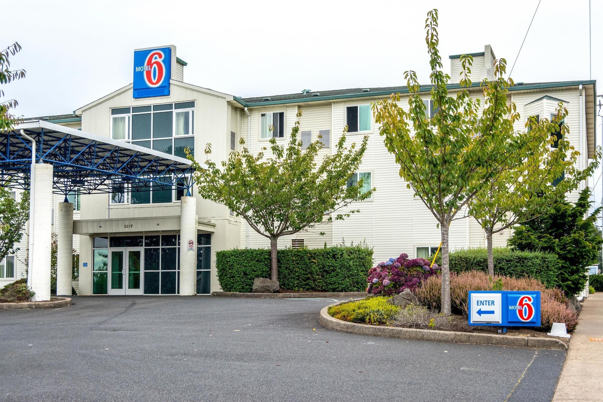 Varios Motel 6 Lincoln City, OR