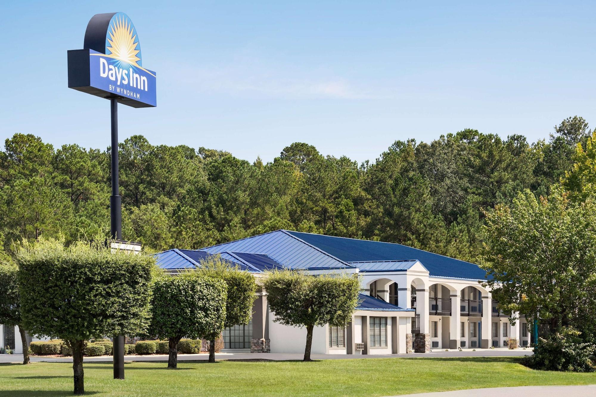Vista Exterior Days Inn by Wyndham Fulton