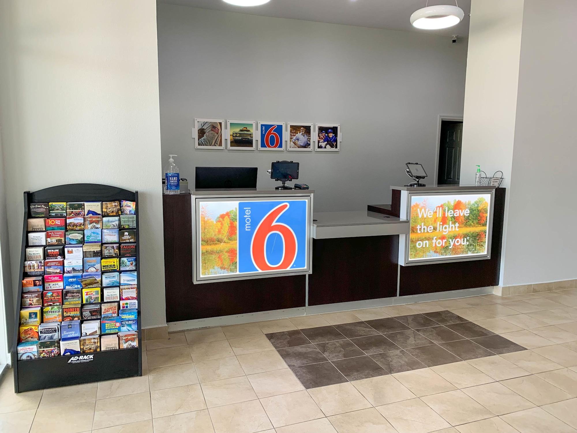 Vista Lobby Motel 6 Lexington, KY - Airport