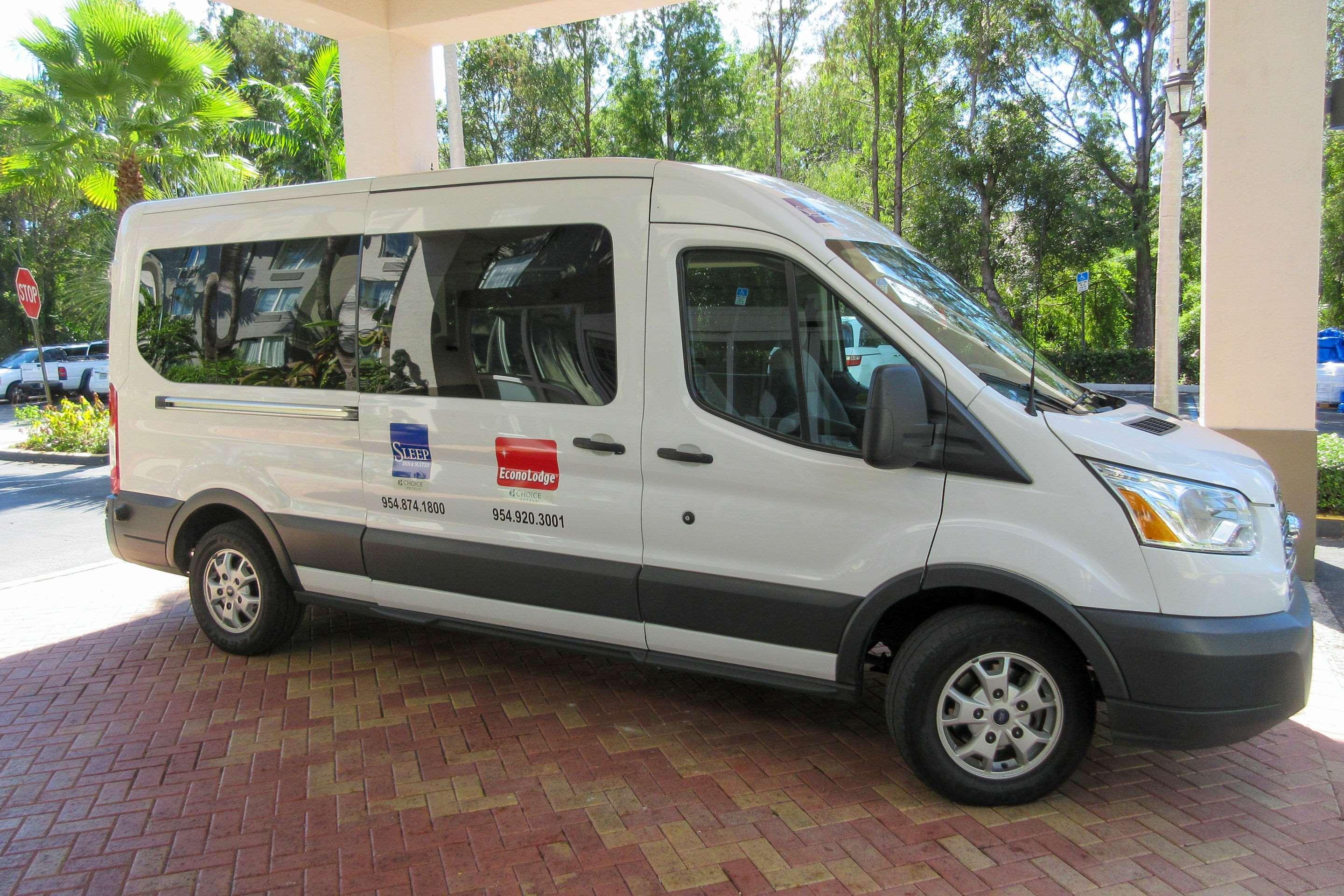 Vista Exterior Sleep Inn & Suites Ft Lauderdale Intl Airport