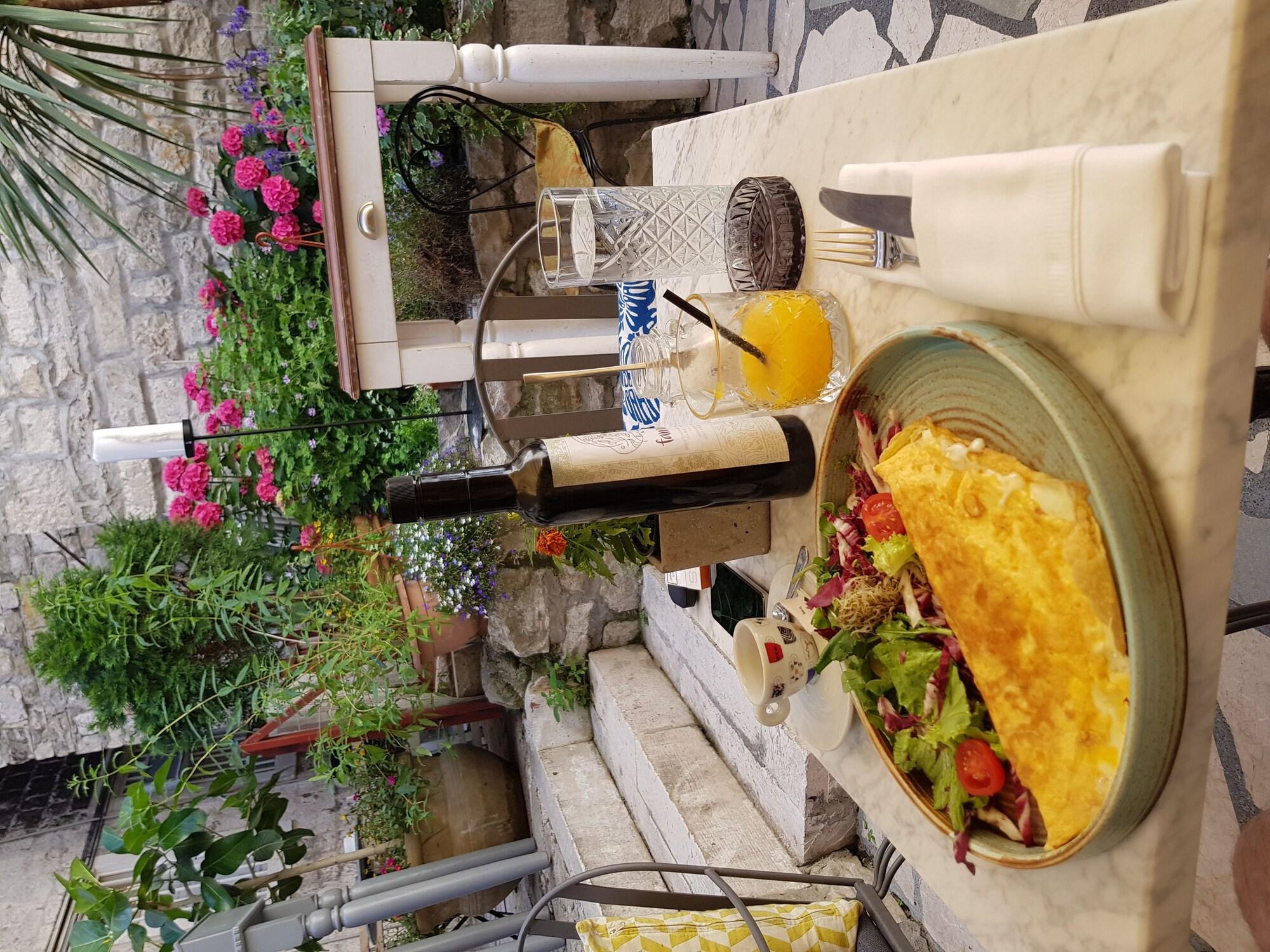 Restaurant Pylon Rooms