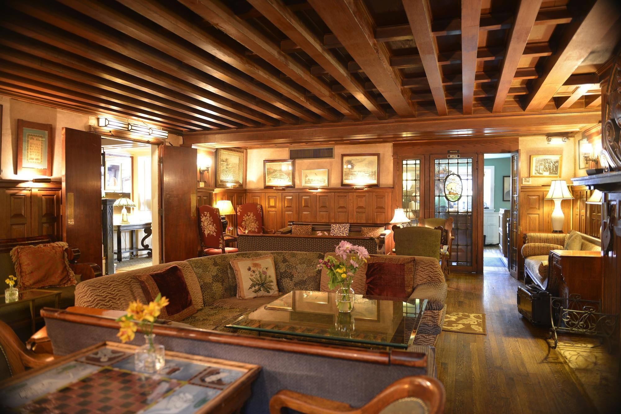 Instalaciones Recreativas Tabard Inn