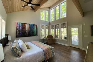 Alquiler Vacacional - New to VRBO! Spacious Home with Multiple Porches and Private Dock