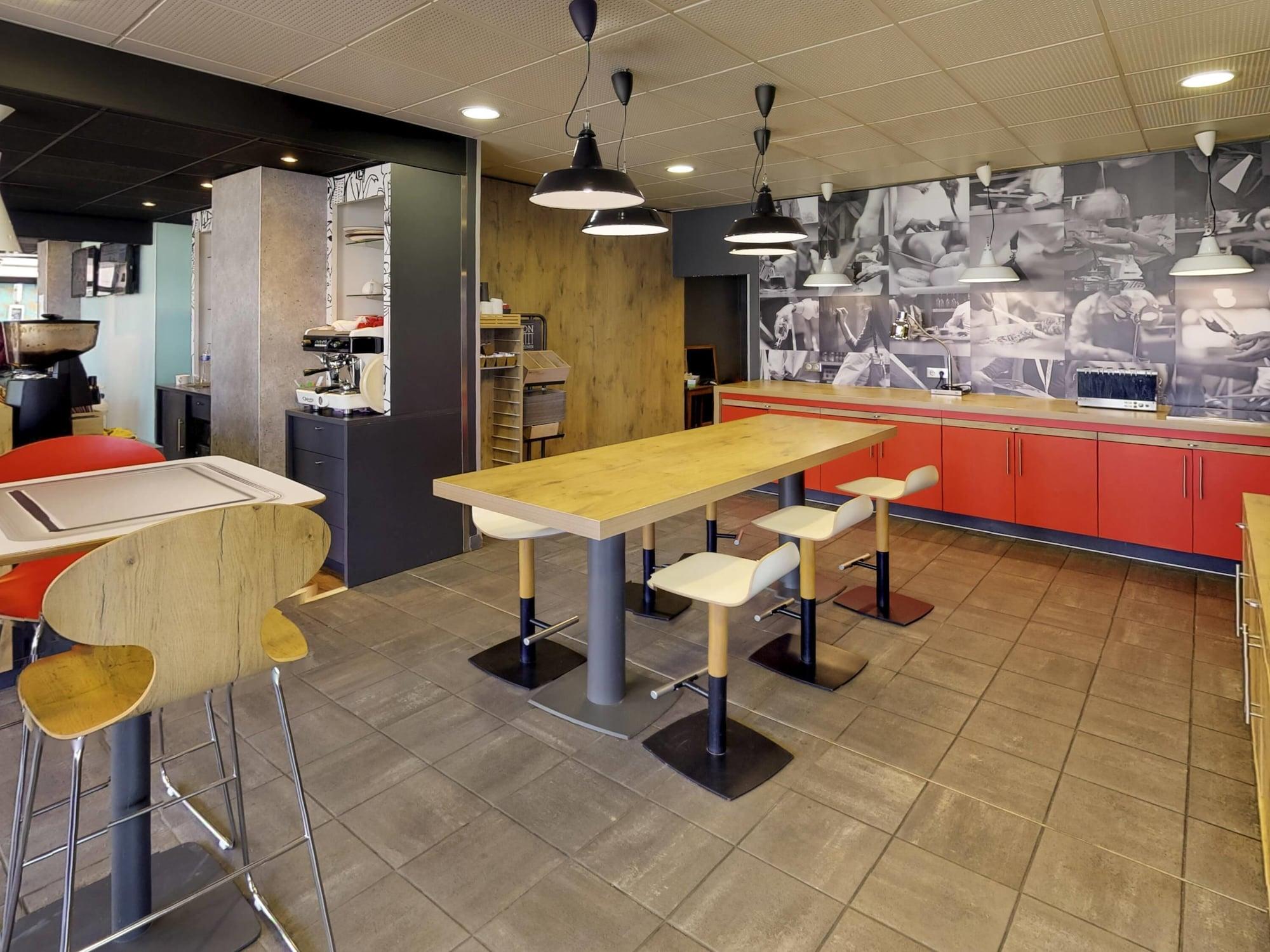 Bar/Salón ibis Thonon Centre Hotel