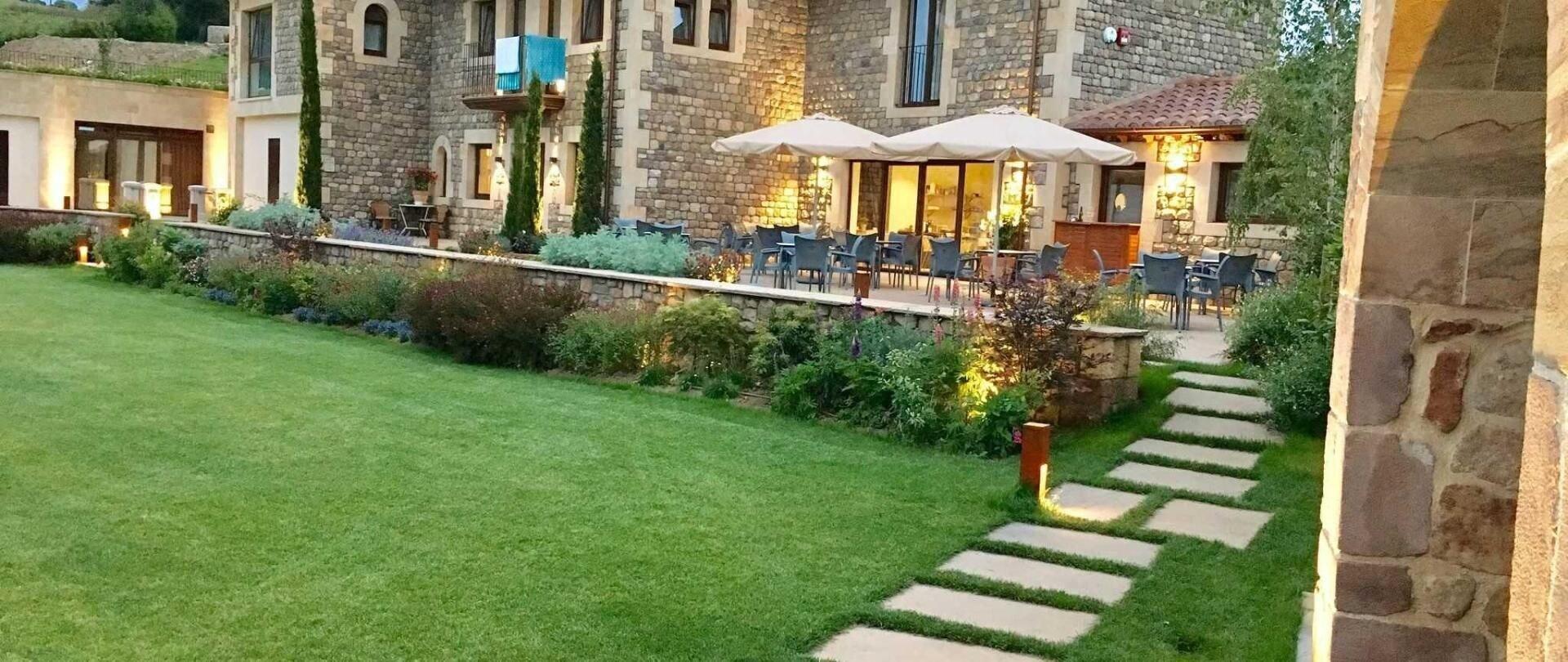 Bar/Salón La Fuentona De Santillana