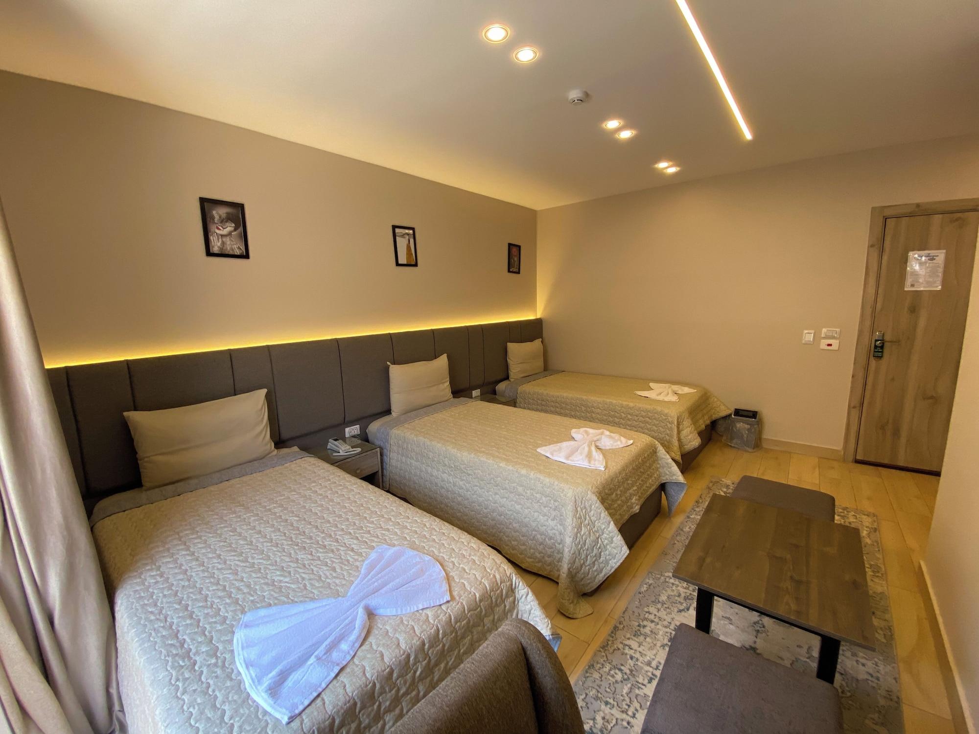 Varios Holy Sheet Plus, Boutique Hotel