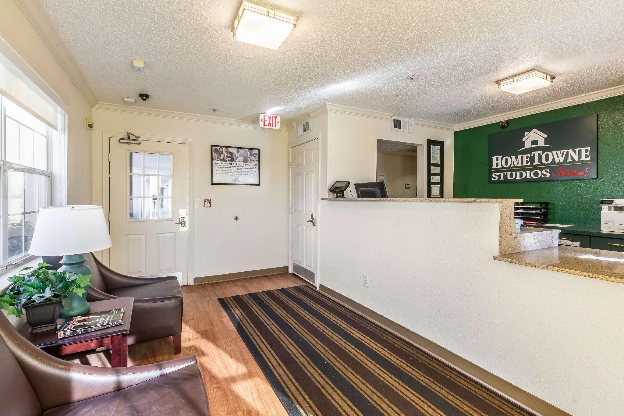 Vista Lobby HomeTowne Studios Atlanta – Peachtree Corners