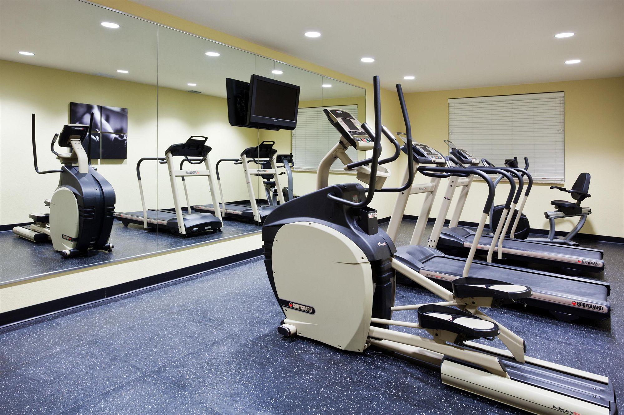 Gimnasio Country Inn & Suites by Radisson, Port Charlotte, FL