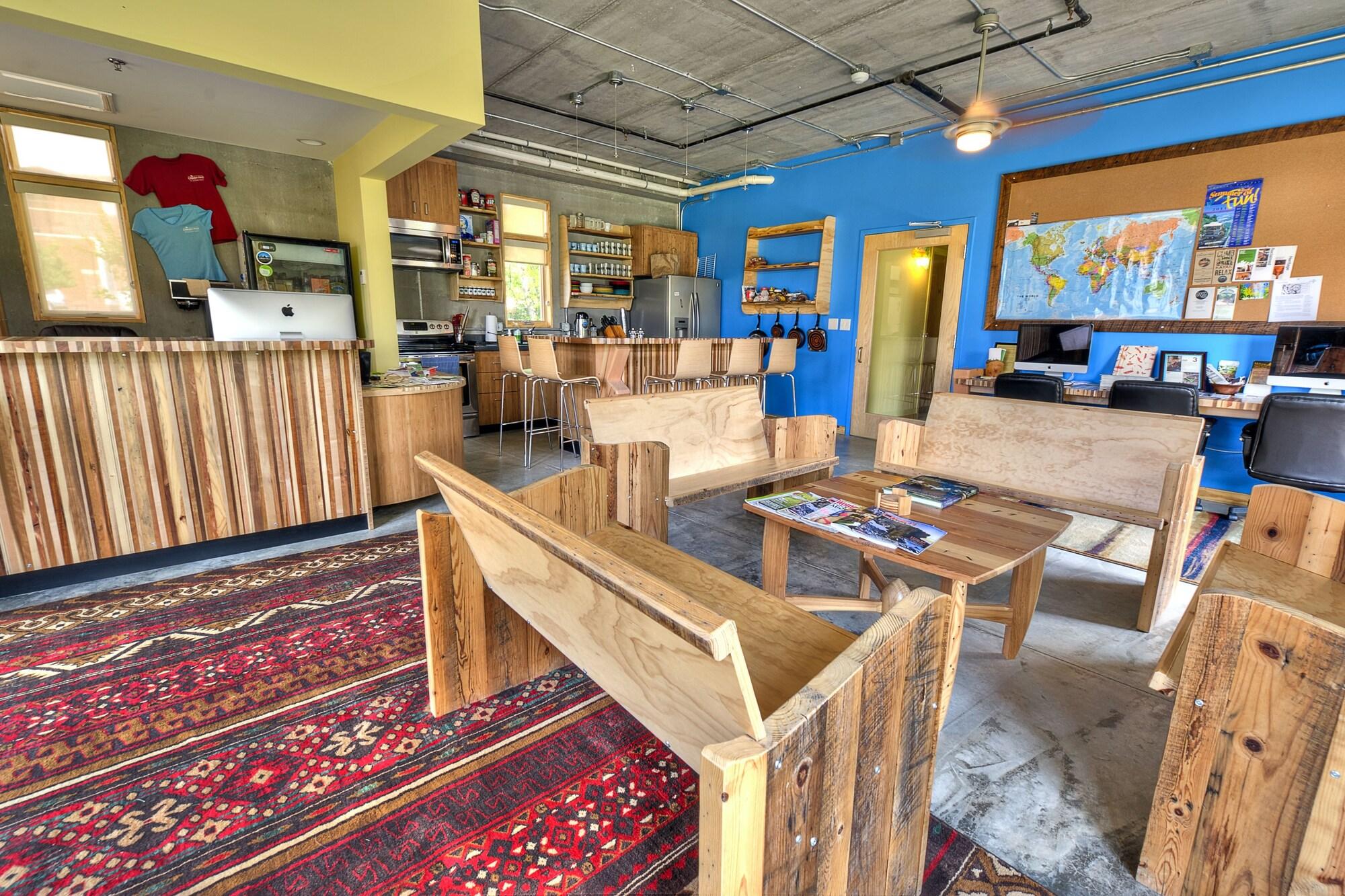 Vista Lobby The Crash Pad - An Uncommon Hostel