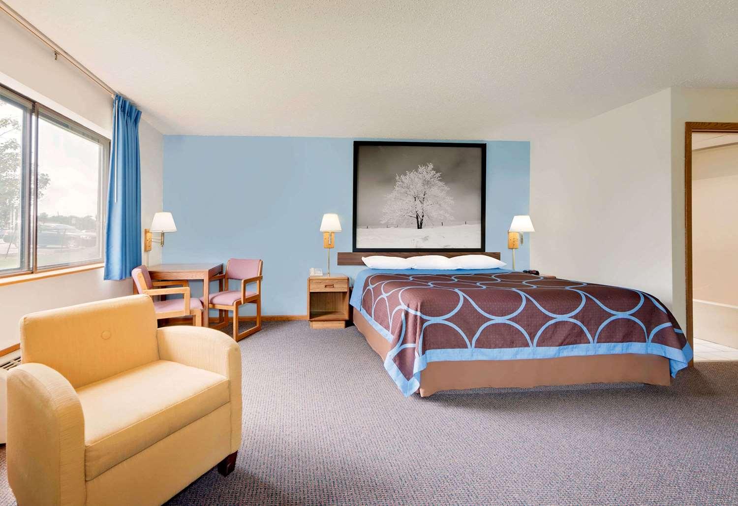 Suite Super 8 by Wyndham Centerville