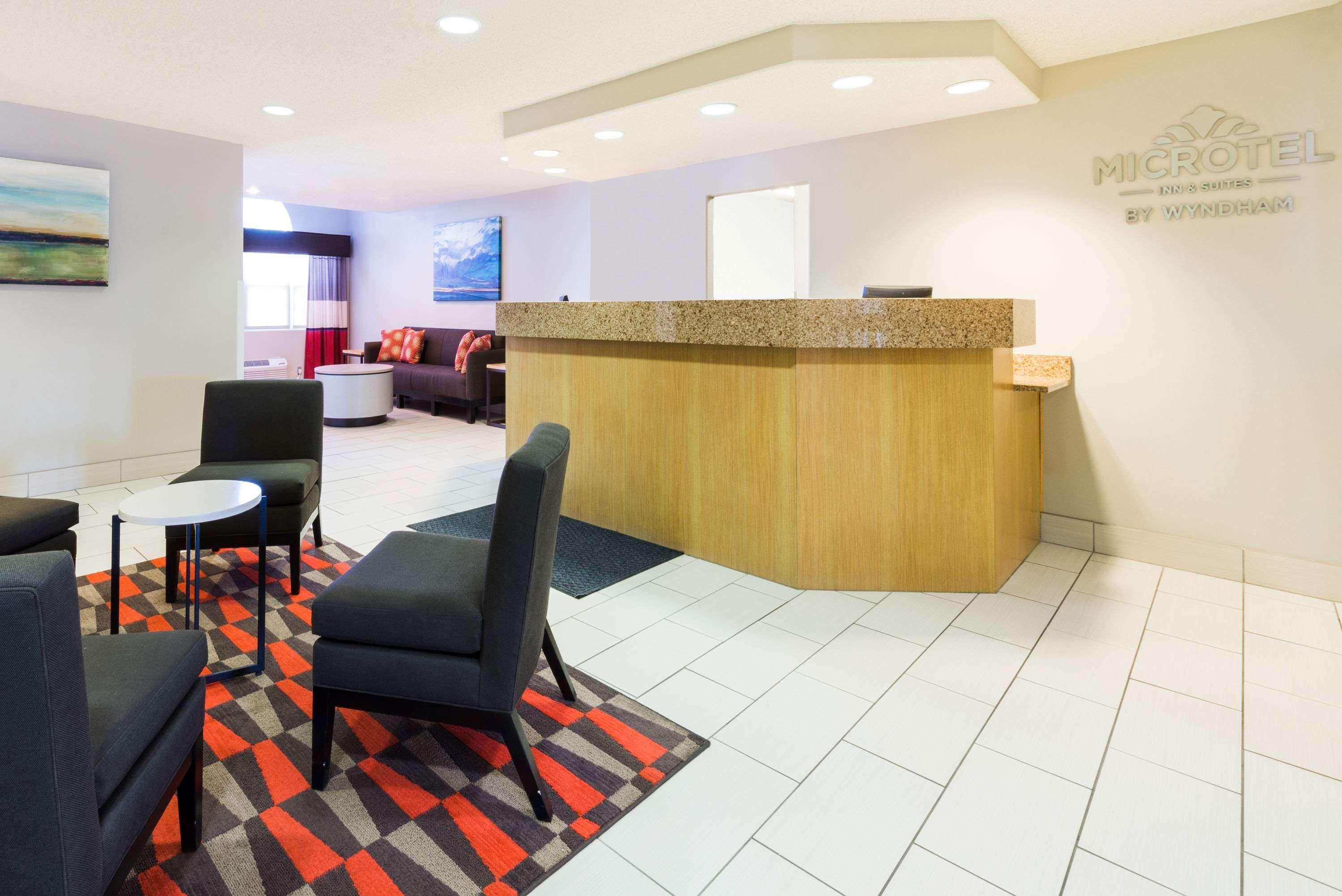 Vista Lobby Microtel Inn & Suites by Wyndham Pueblo