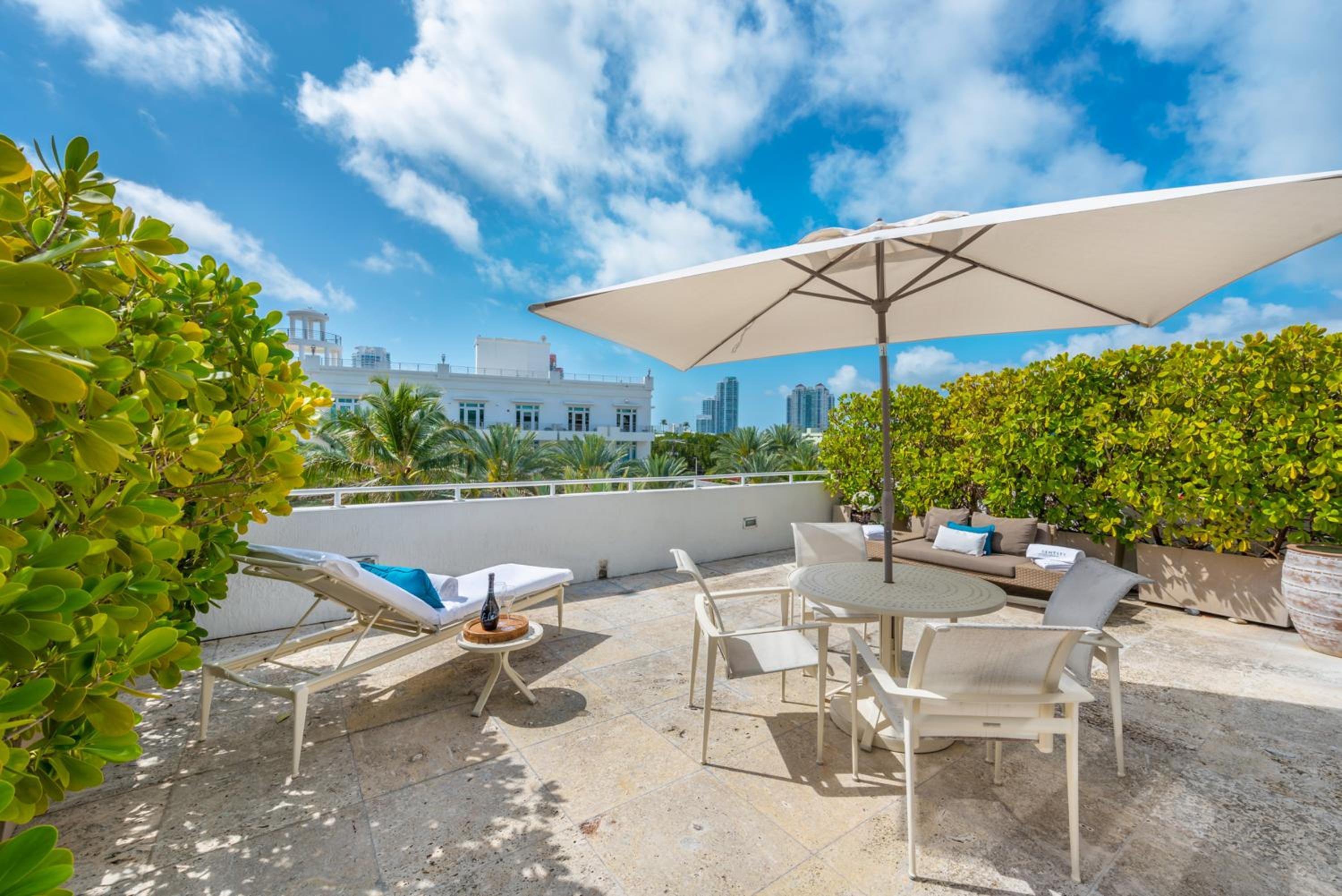 Vista Exterior Bentley Hotel South Beach