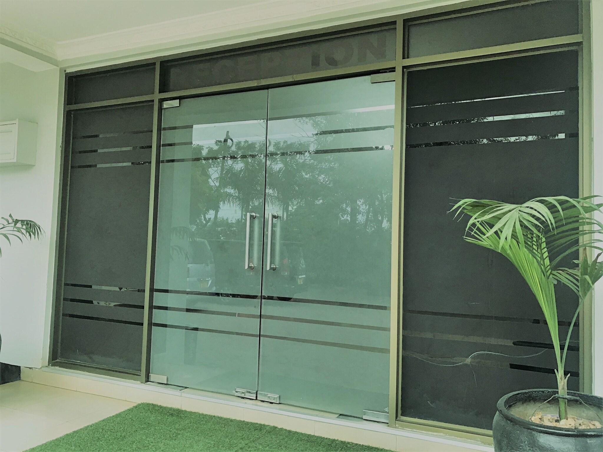 Varios Transit Airport Bed & Breakfast