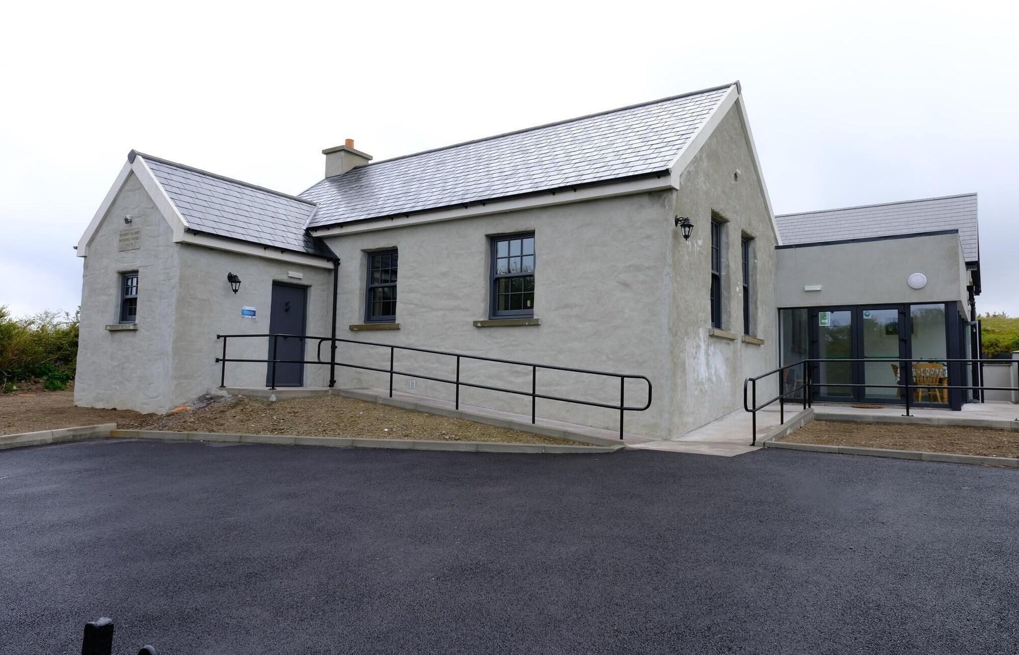 Varios Whiddy School House Accommodation