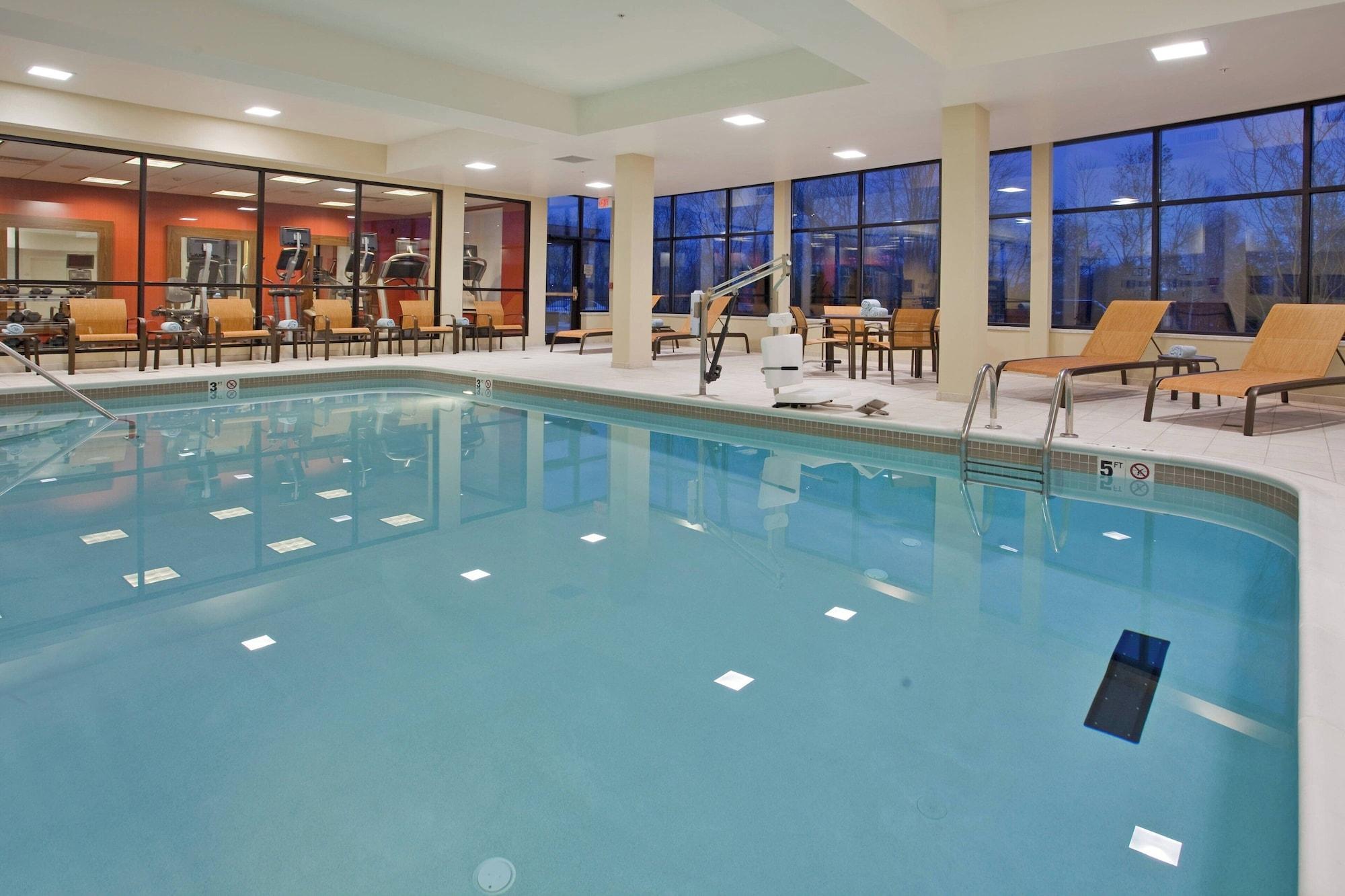 Vista Piscina Courtyard by Marriott Pittsburgh North/Cranberry Woods