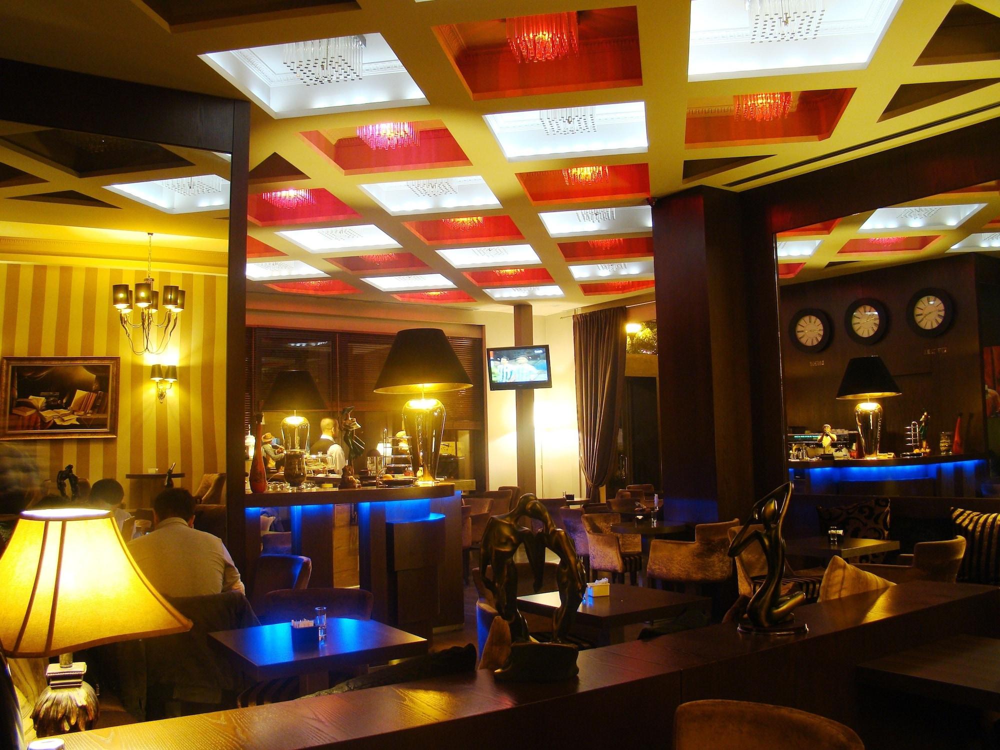 Bar/Salón Hotel Doro City