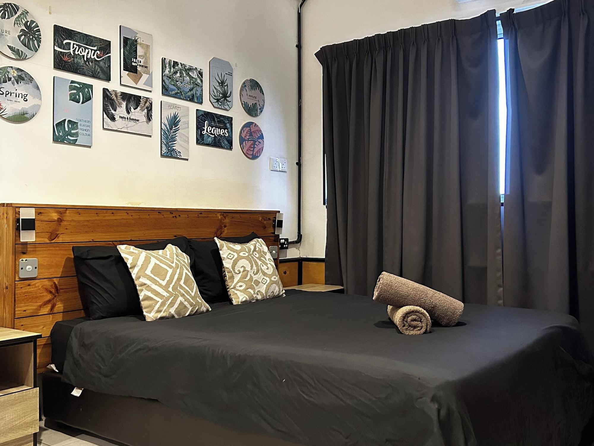 Varios Riverbank Dungun Guesthouse & Cafe