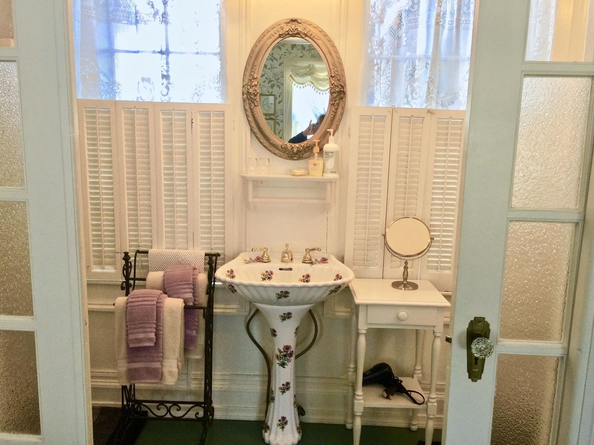 Varios Shaw House Inn