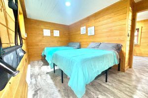 Alquiler Vacacional - Bring your boat and make wonderful memories at this beautiful lakefront cottage!