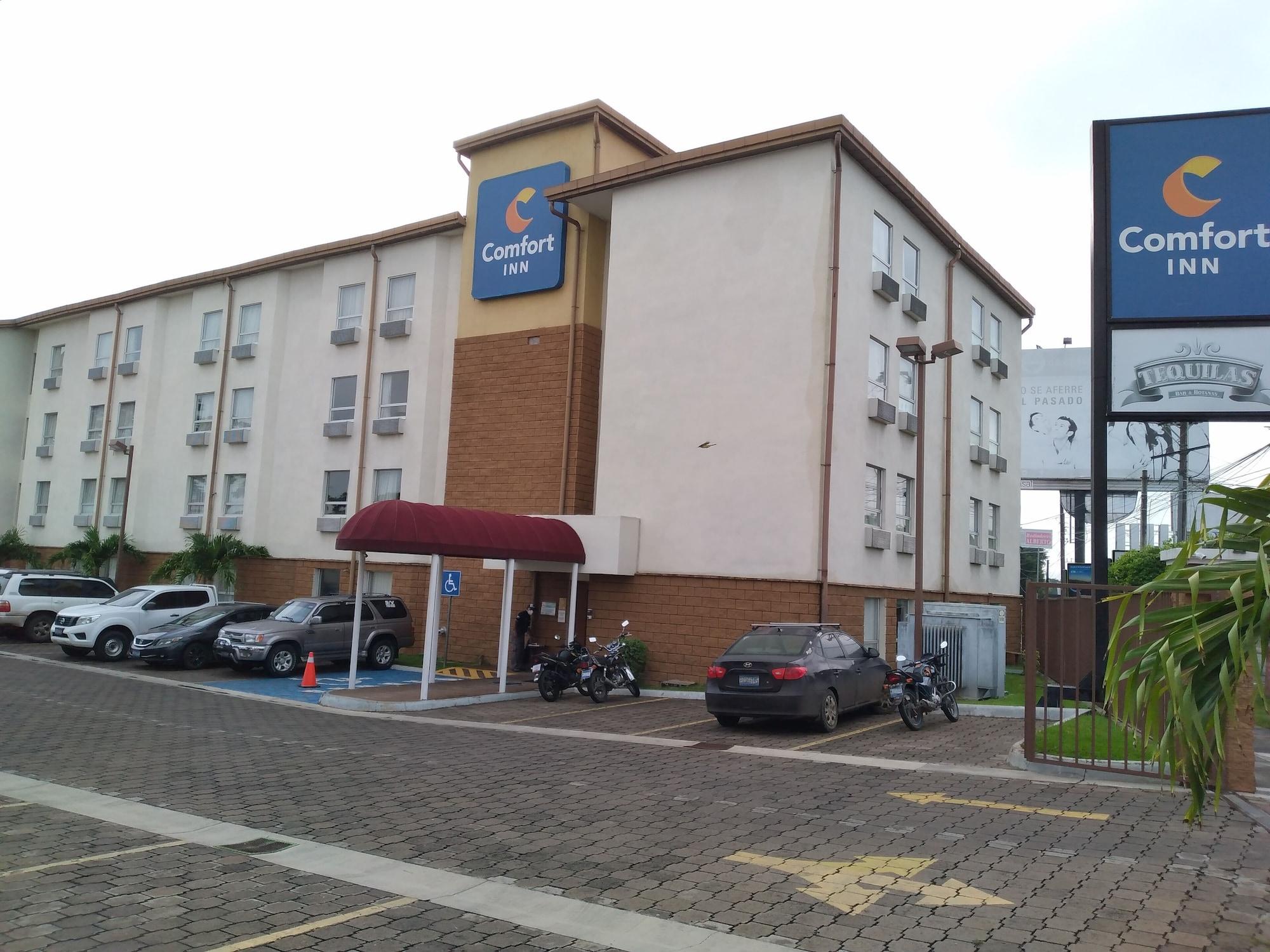 Vista Exterior Comfort Inn Real San Miguel
