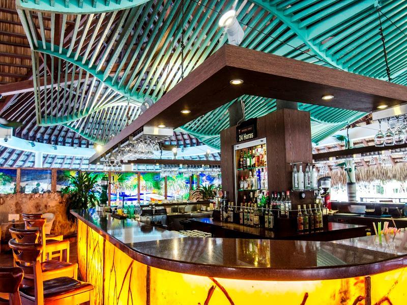 Bar/lounge Royalton Hicacos Resort & Spa