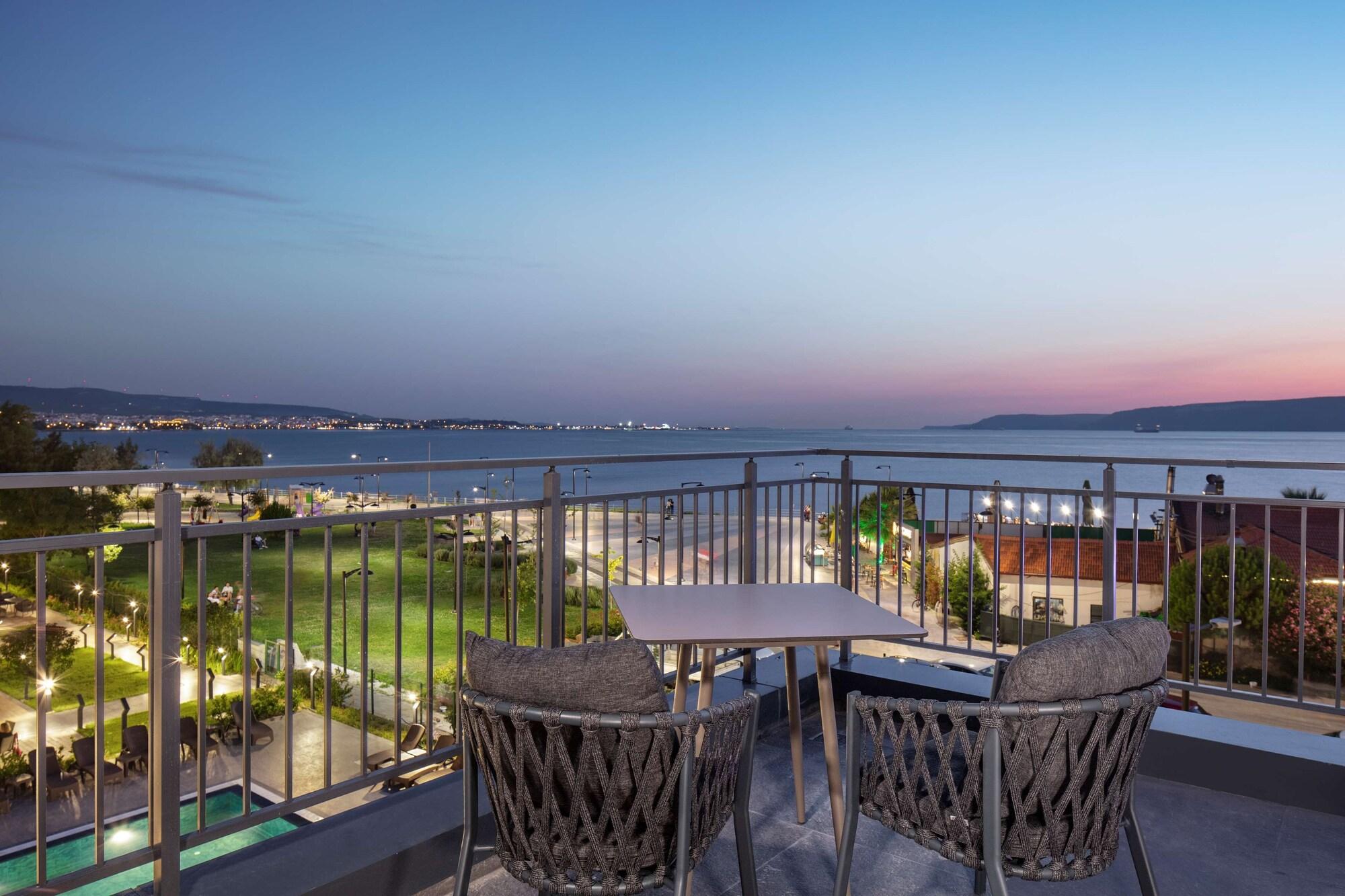Vista Exterior Doubletree By Hilton Canakkale