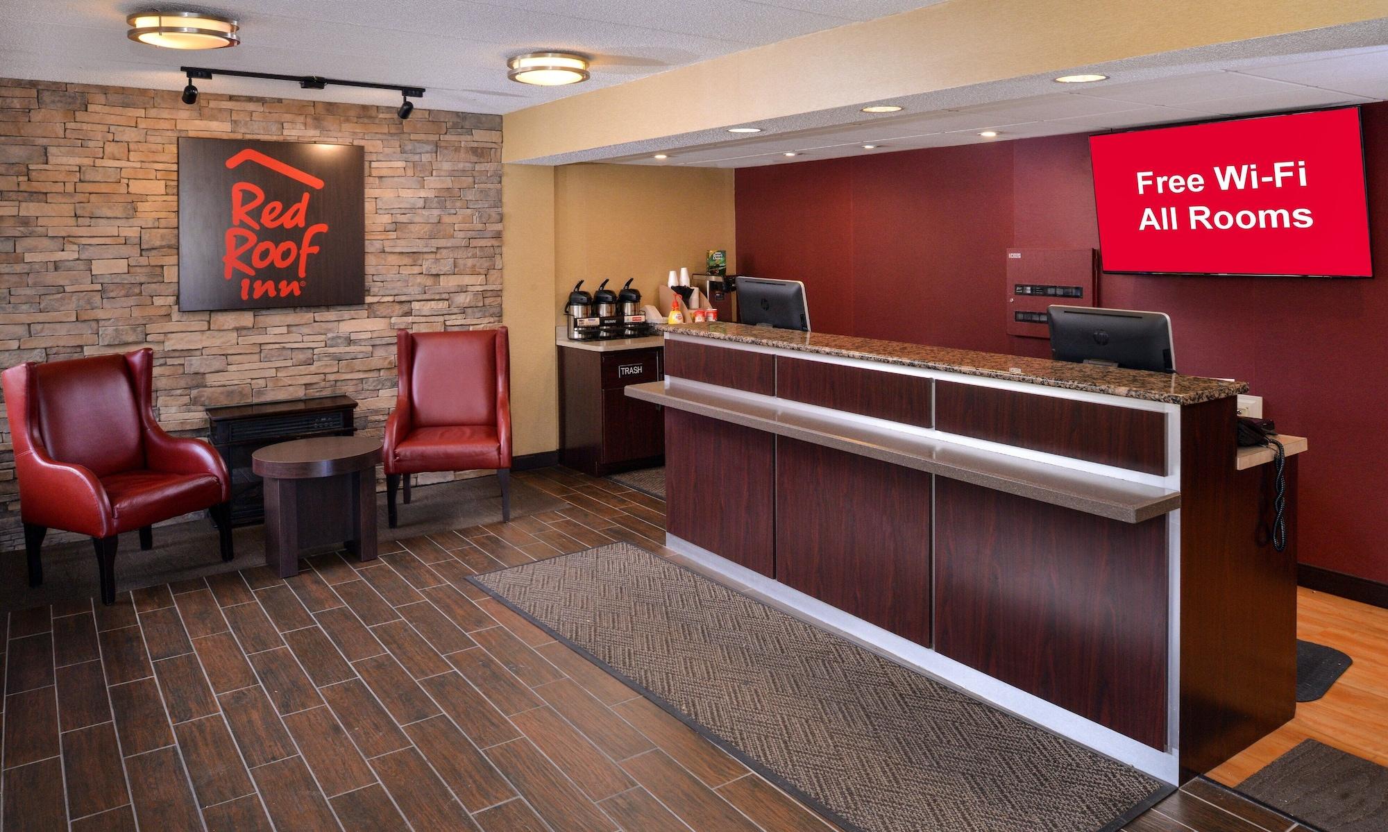 Vista Lobby Red Roof Inn Milwaukee – Airport/Oak Creek