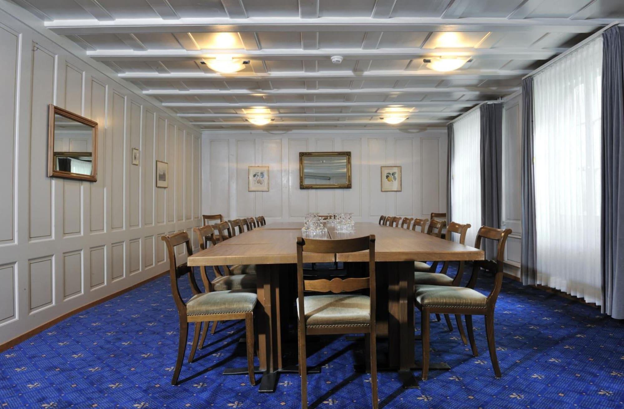 Sala de Reuniones Weisses Kreuz