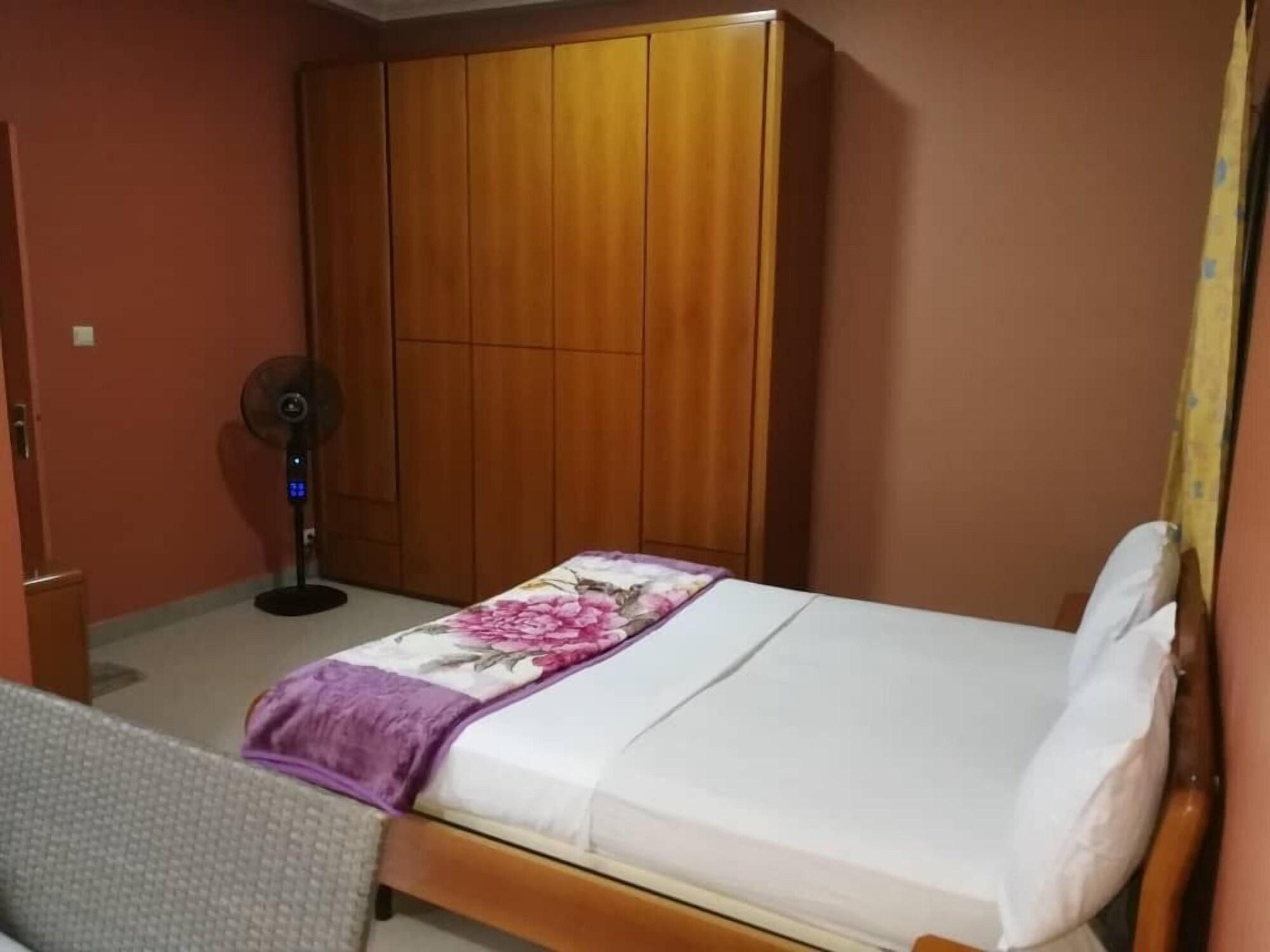 Varios Résidence Mbissine Diouf