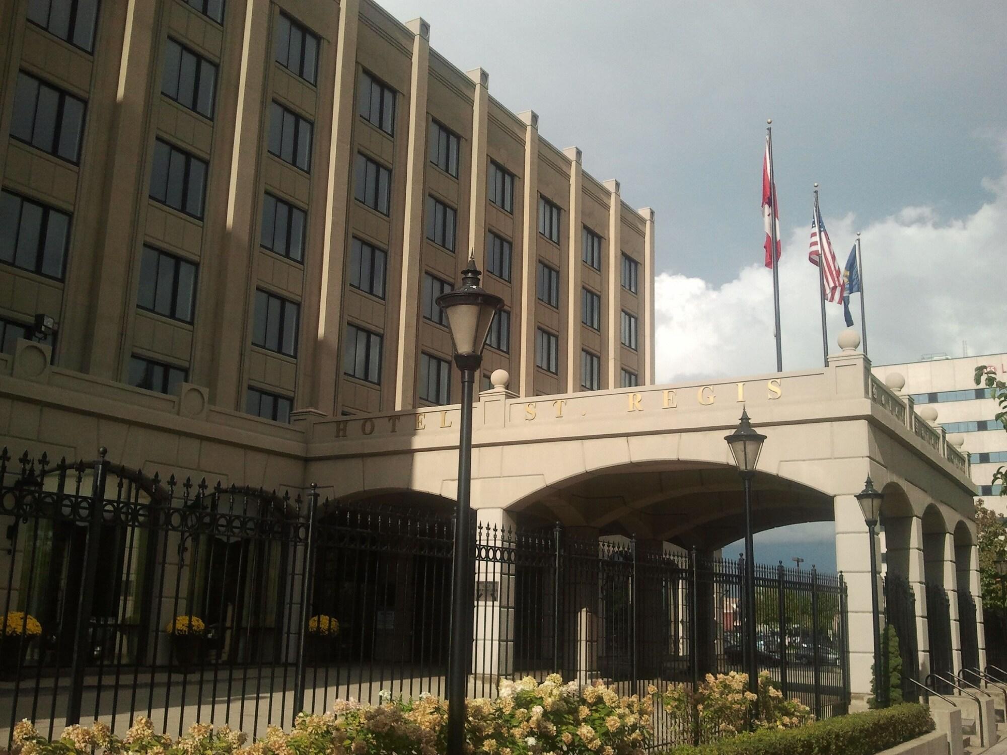 Varios Hotel St. Regis