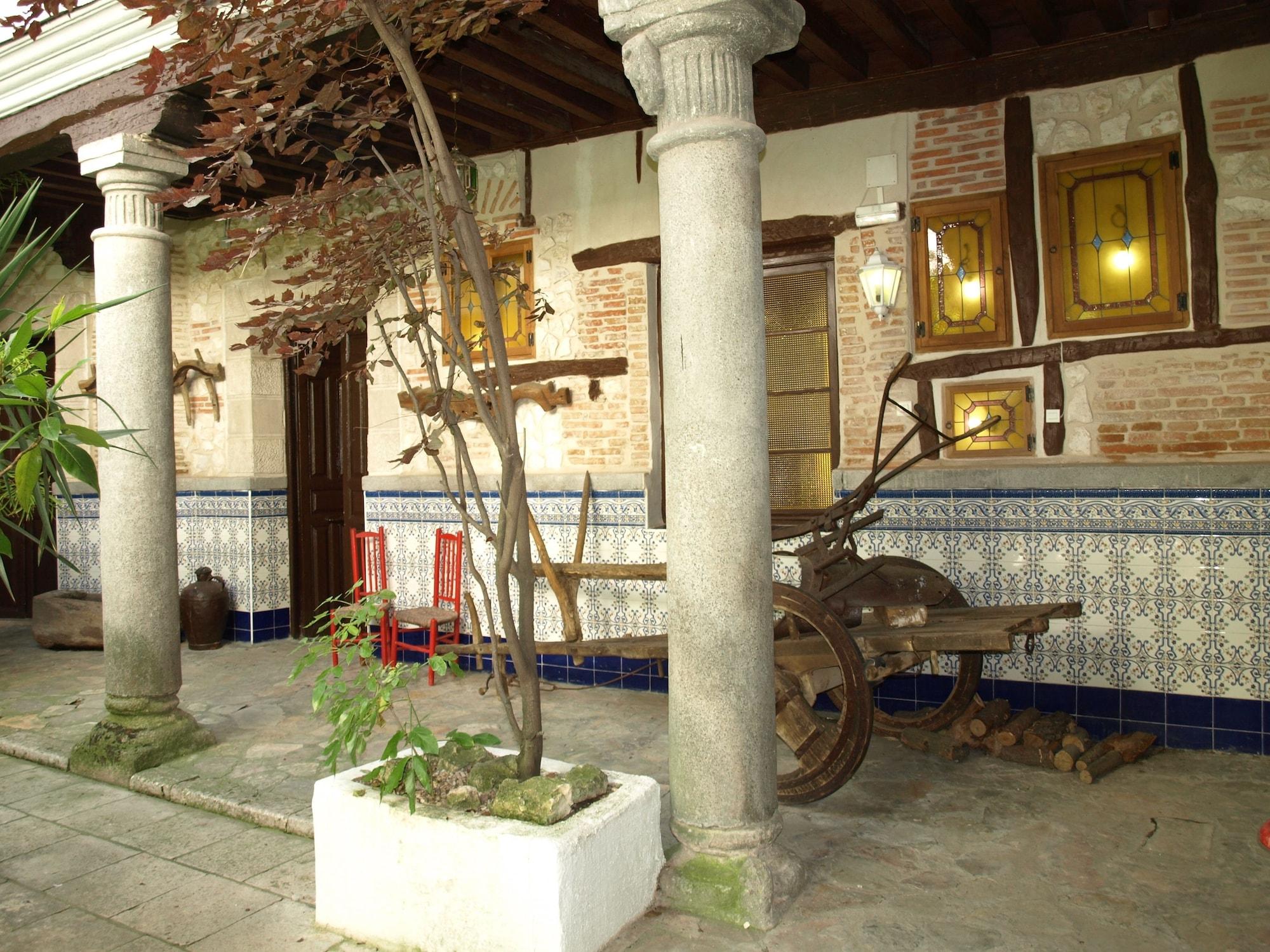 Vista Exterior Gran Posada La Mesnada