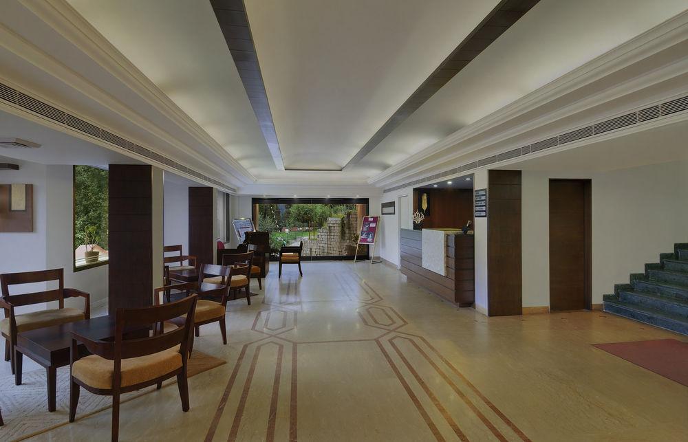 Vista Lobby Apple Country Resorts - Manali