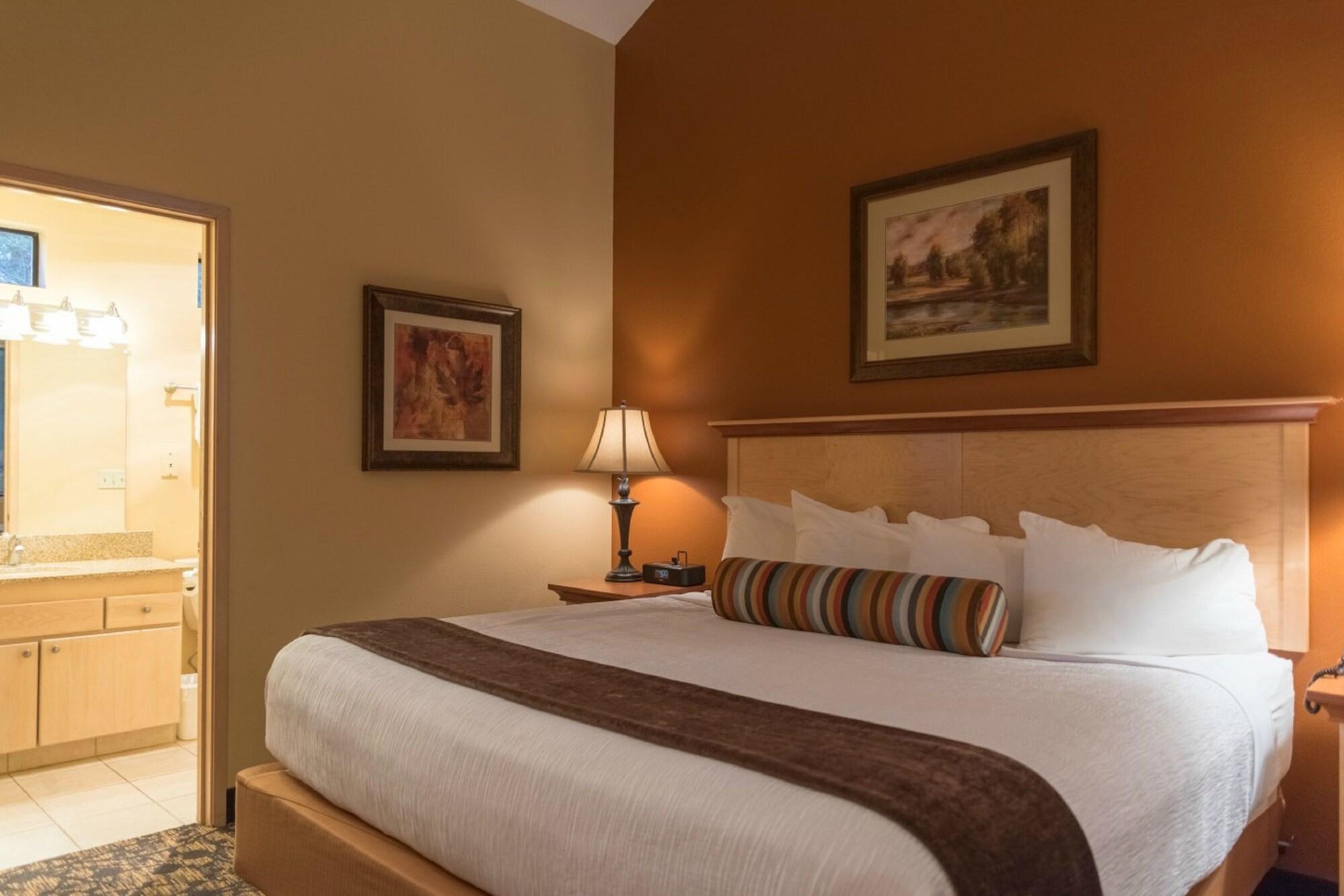 Habitación Whispering Woods Resort