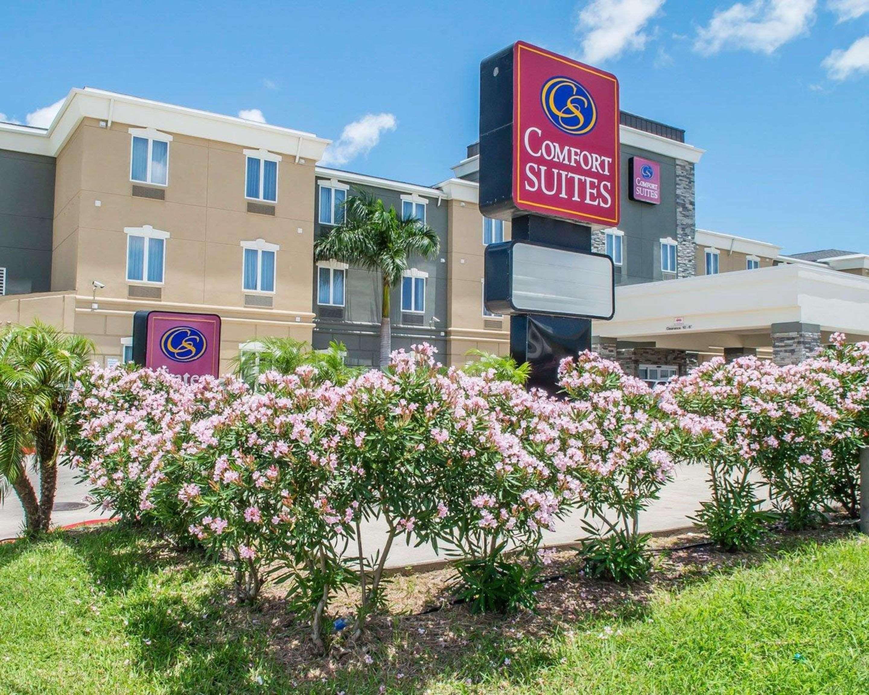 Vista Exterior Comfort Suites Near Texas A&M University - Corpus Christi