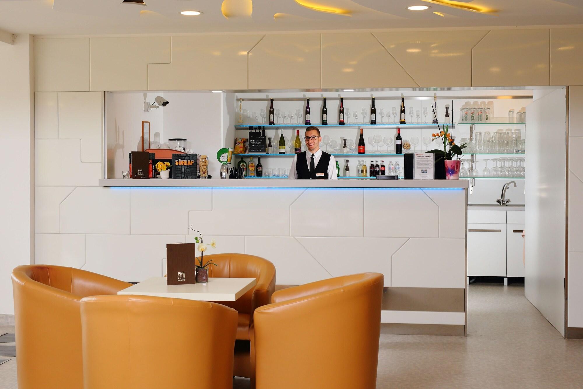 Bar/Salón Margareta Hotel