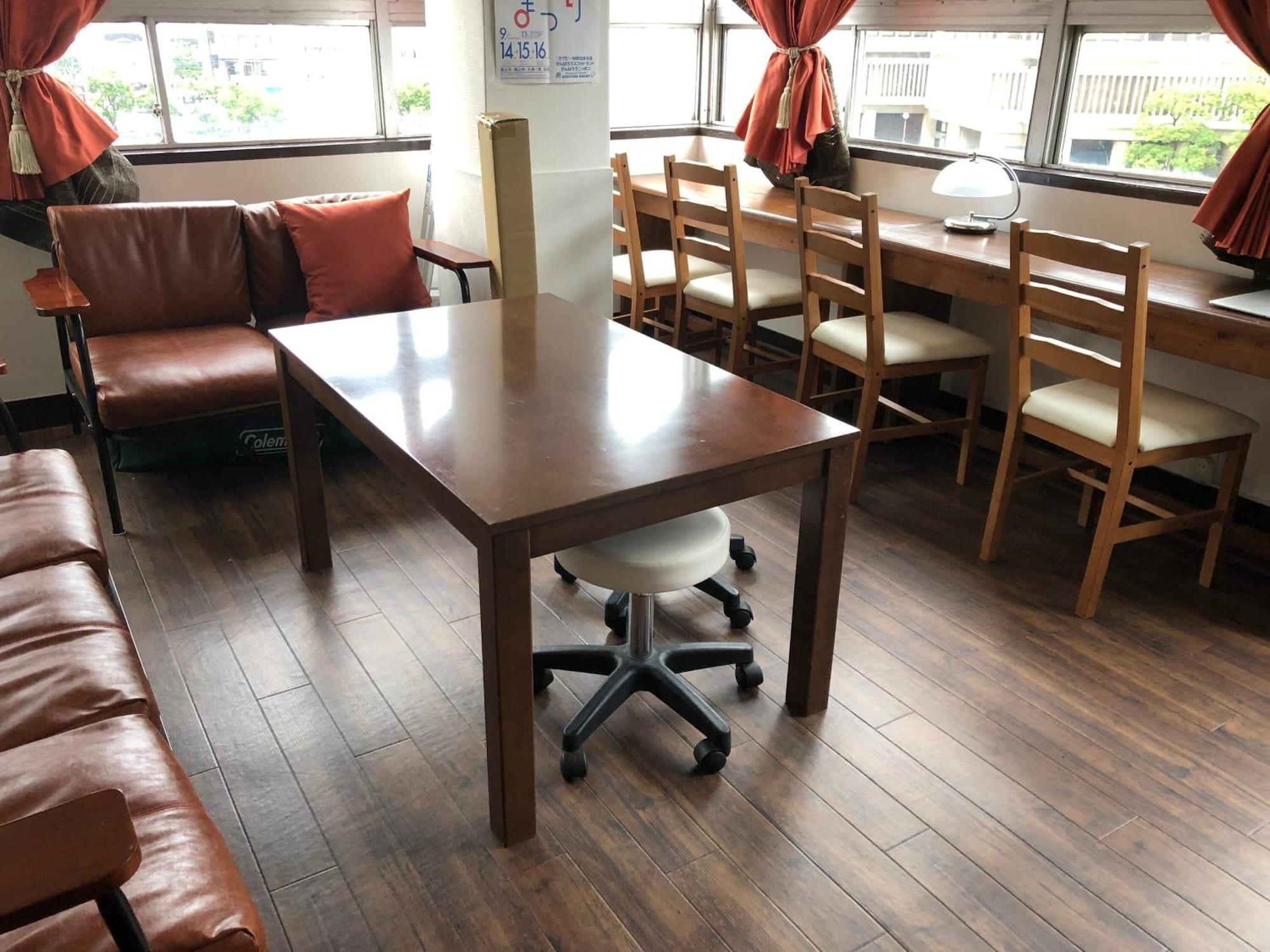 Restaurant Almas Guest House - Hostel