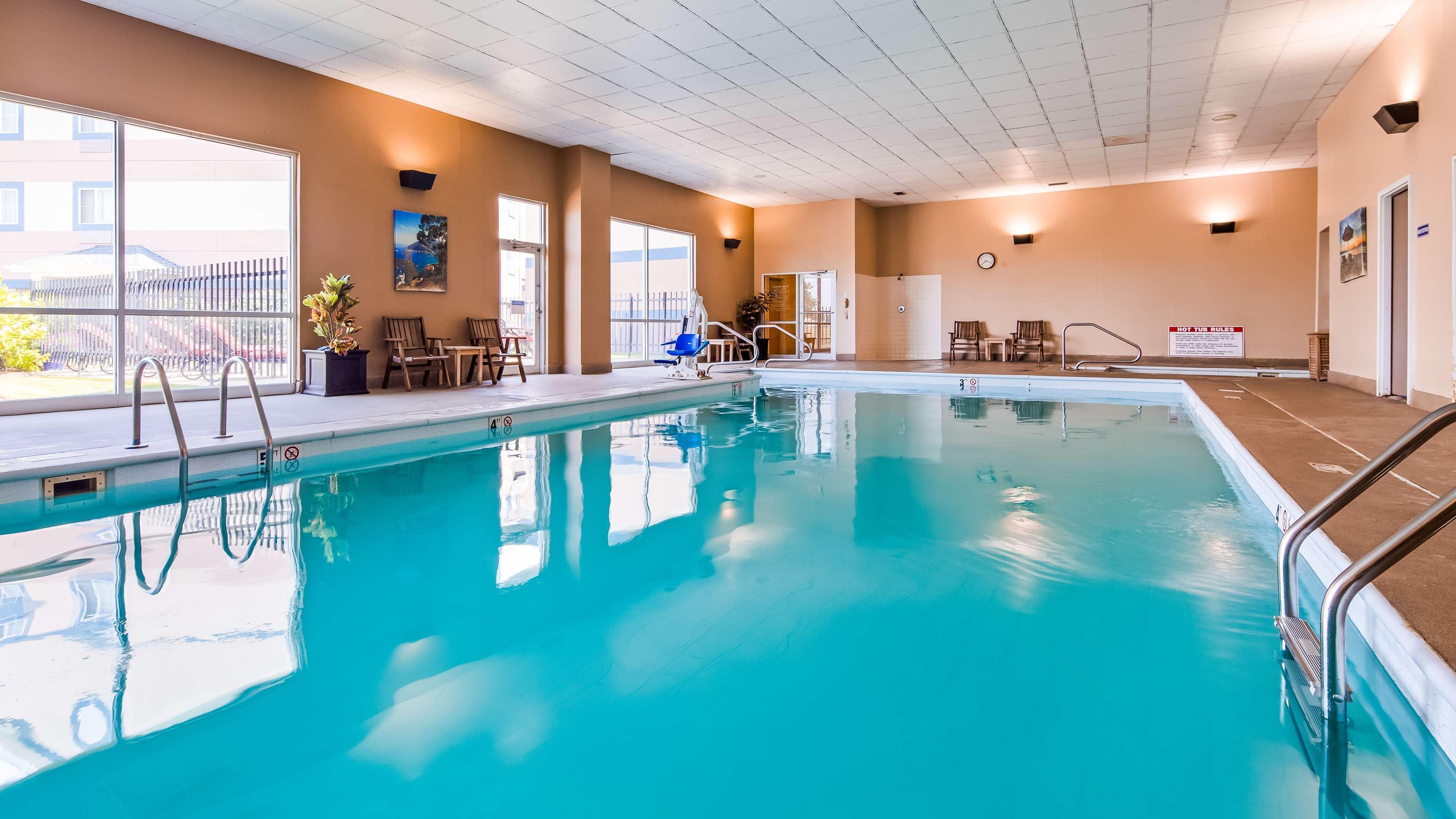 Vista Piscina Best Western Plus Brandywine Inn & Suites