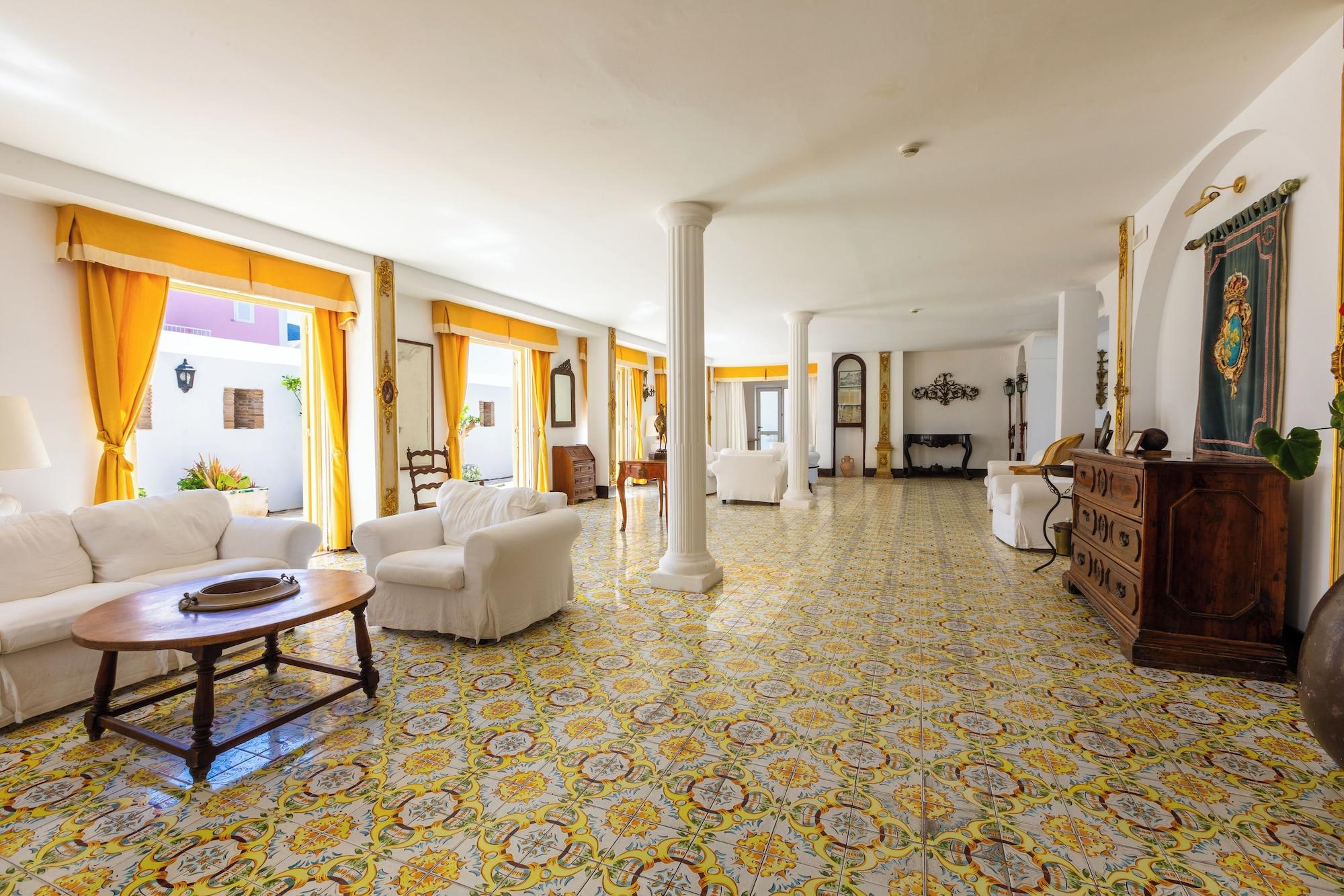 Vista Lobby Hotel Torre dei Borboni