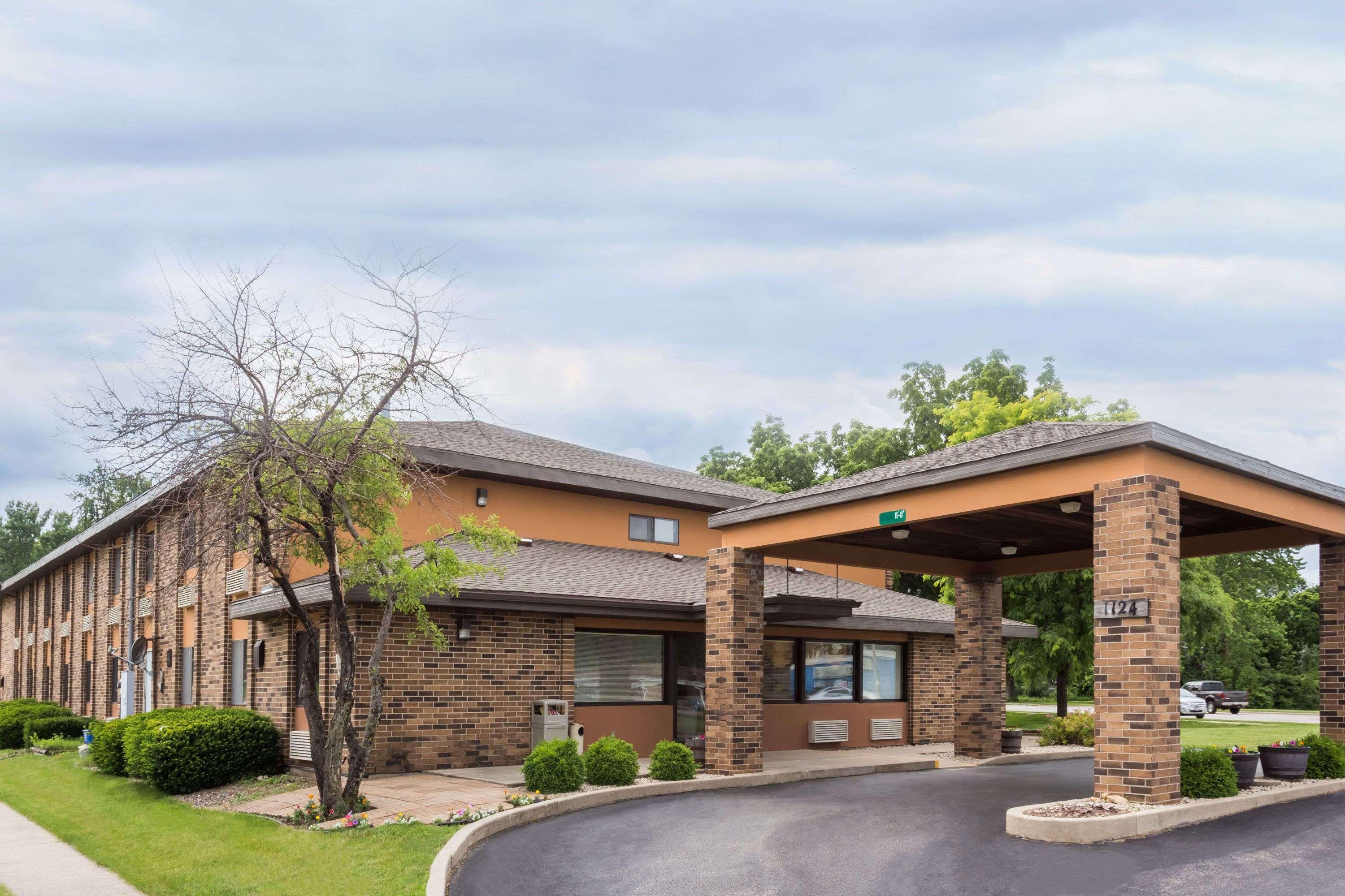 Varios Days Inn by Wyndham Stoughton WI.